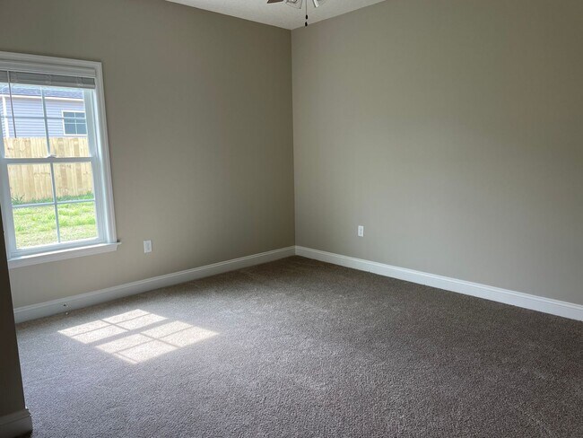 Building Photo - 4 Bedroom/3.5 Bath Home in North Lowndes C...