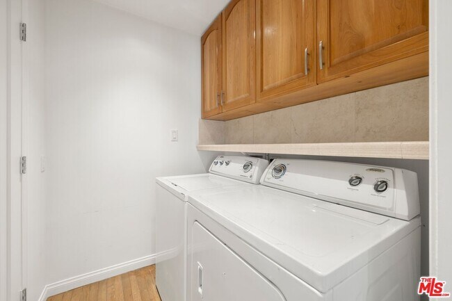 Building Photo - 501 Cascada Way