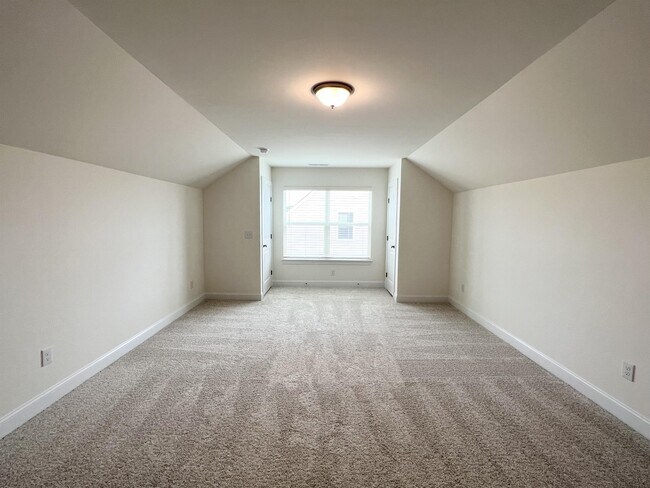 Building Photo - 324 Highview Dr