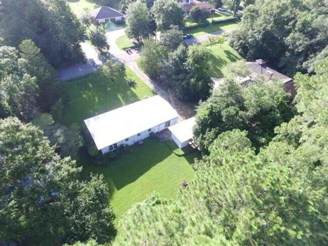 Building Photo - 208 Westminster Dr