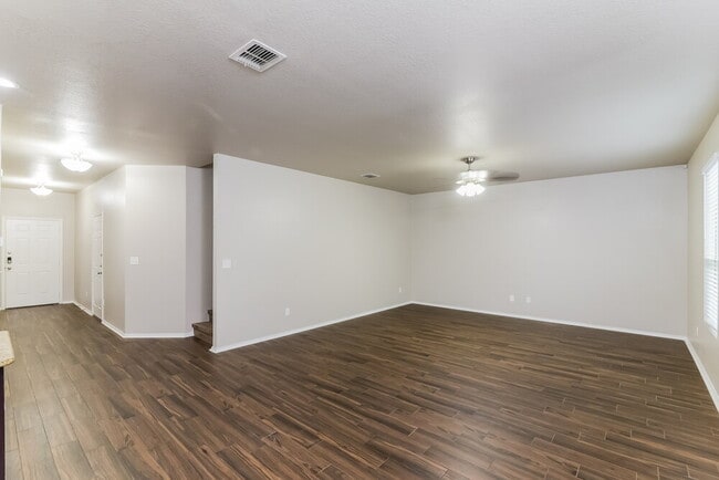 Building Photo - 11811 Dove Ranch