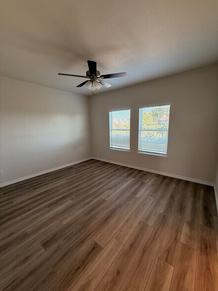 Building Photo - 510 War Admiral Dr