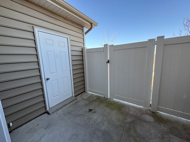 Building Photo - 2 Bedroom Townhome in Antioch