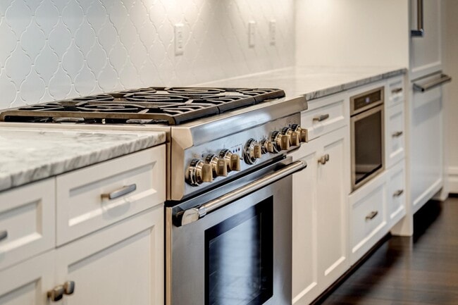 Building Photo - 6900 Fleetwood Rd