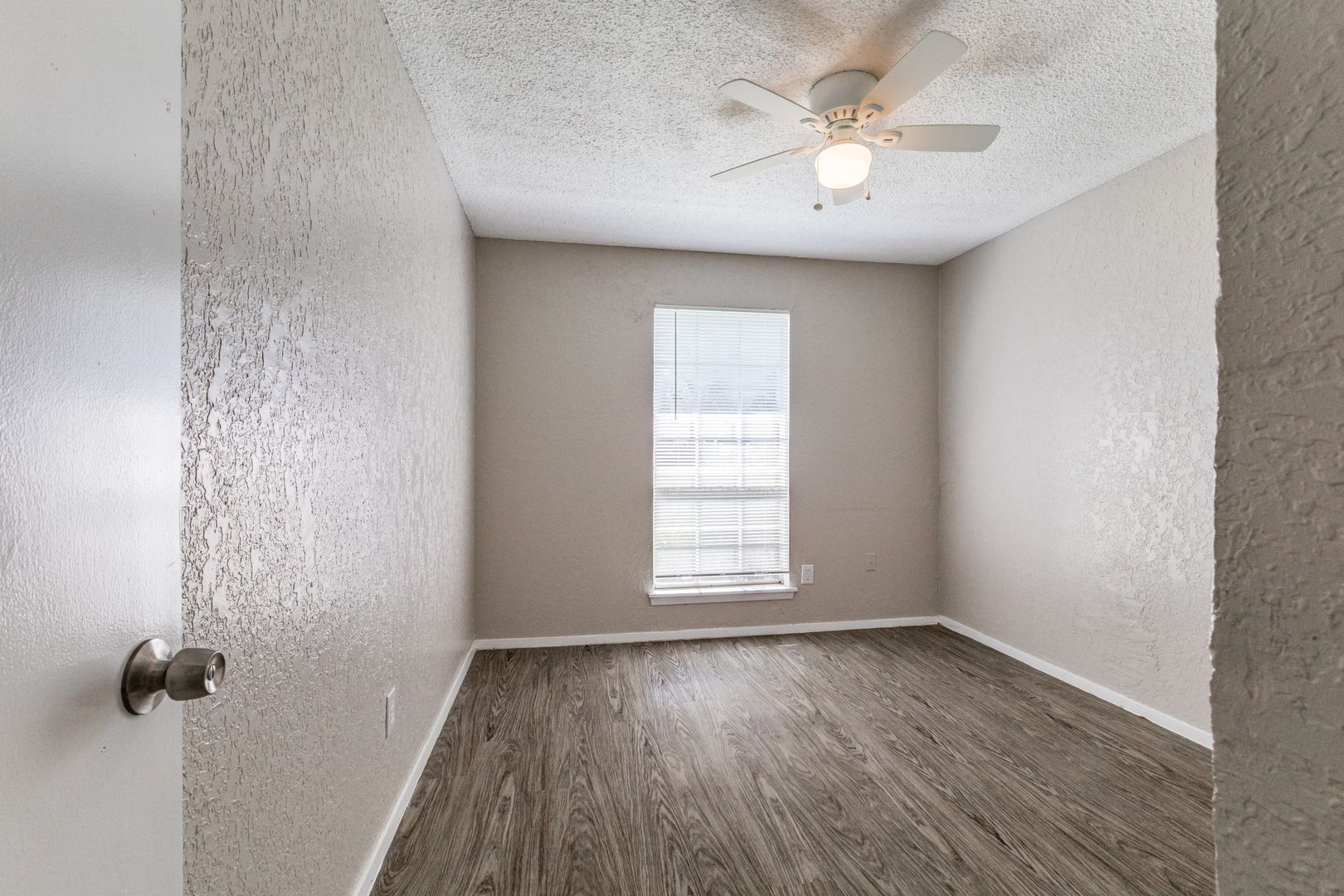 Building Photo - 6121 Stardust Dr S