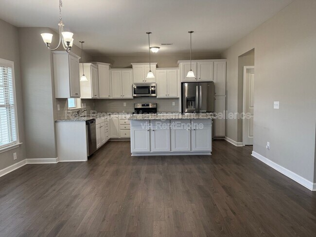 Building Photo - 432 Fallingbrook Dr