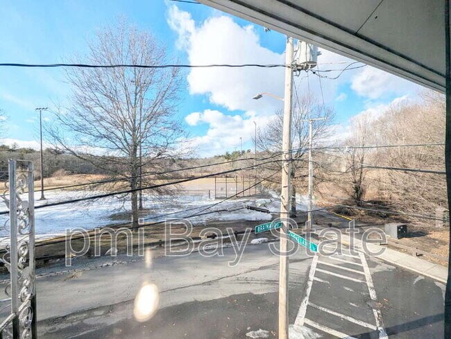 Building Photo - 37 Brainard St