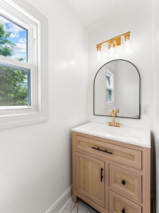 Building Photo - Beautifully Renovated 4-Bedroom Home with Designer Kitchen, Updated Bath & Central Air – Availabl...