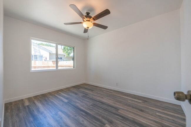 Building Photo - 7512 Woodley Ave