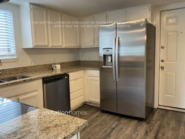 Building Photo - 10311 Towneview Dr
