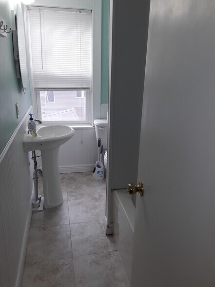 bathroom - 802 Cherry St