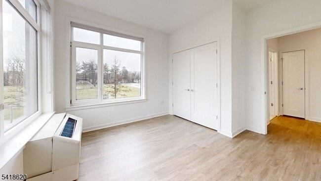 Building Photo - 1181 Morris Ave