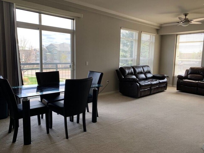 Building Photo - Charming 3BD/2BA Condo in Lone Tree