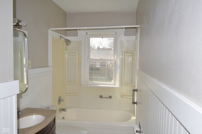 Building Photo - 1302 Shannon Ave