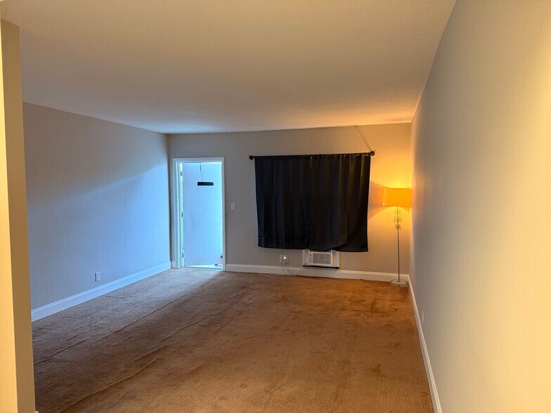 Building Photo - 2420 Johnson St