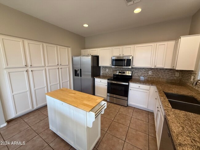 Building Photo - 313 N Kimberlee Way