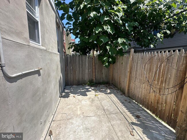 Building Photo - 1741 S 19th St