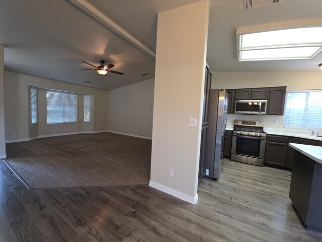Building Photo - 303 Pinon Way