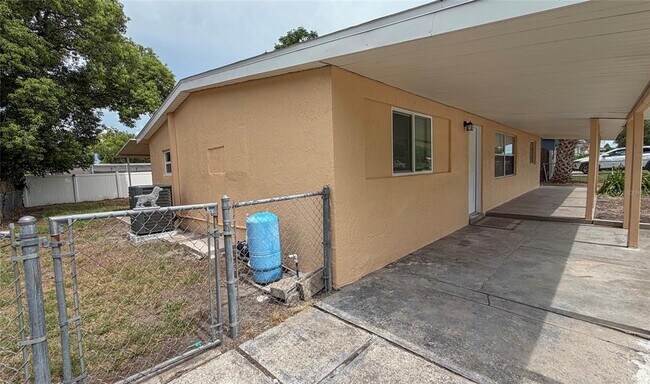 Building Photo - 4102 Highland Loop