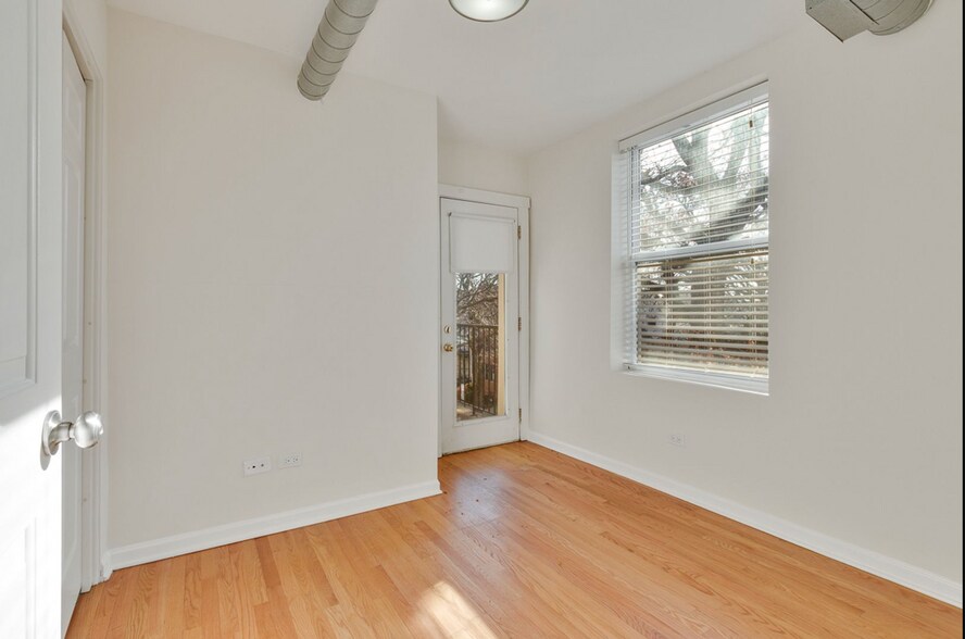 Building Photo - 2512 W Leland Ave