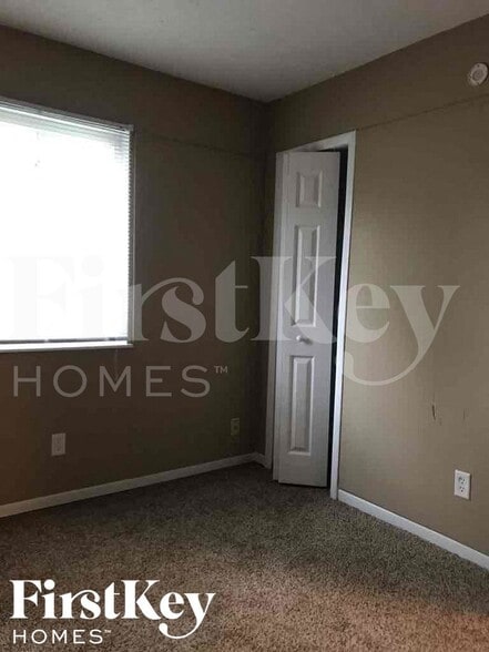 Building Photo - 6111 Dry Den Ct