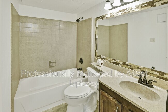 Building Photo - 1306 Clearview Dr