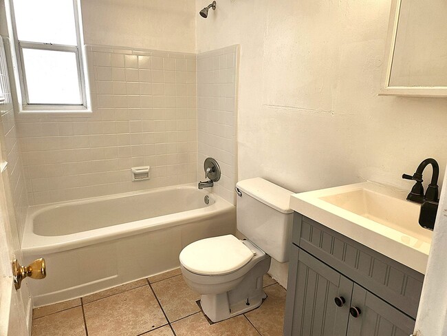 Building Photo - Cozy 2-bedroom, 1-bath home in Daytona Beach