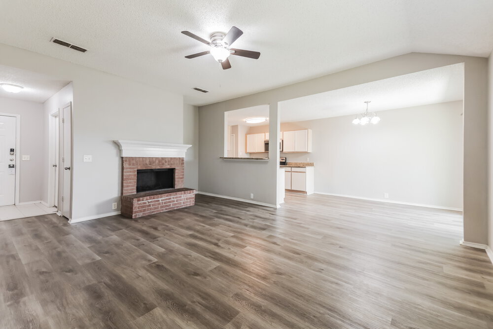 Building Photo - 1009 Springcreek Dr
