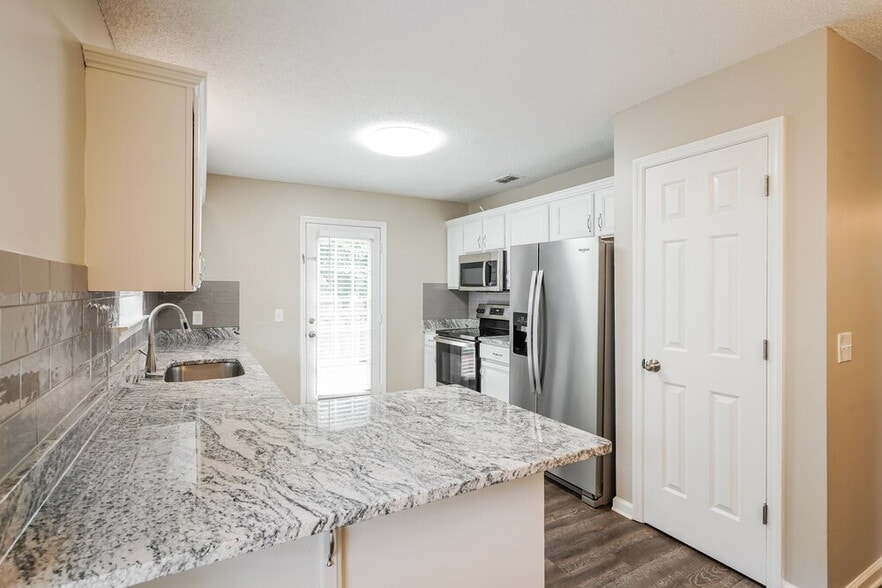 Building Photo - 712 Alisa Cove