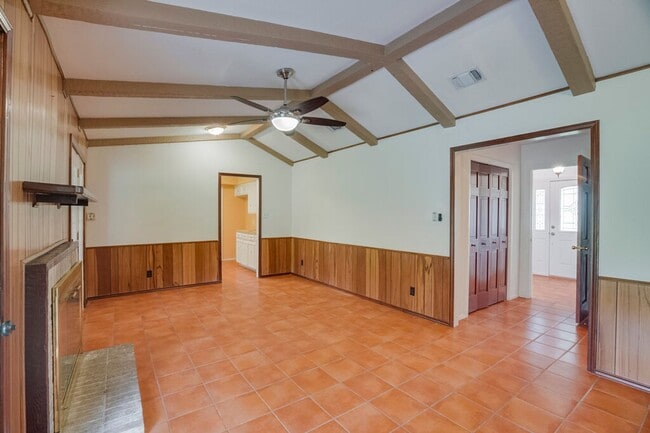 Building Photo - 506 E Palm Valley Blvd