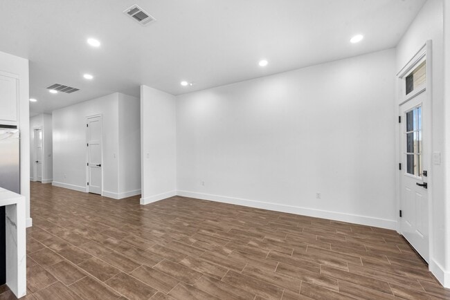 Building Photo - 323 Rd 5840