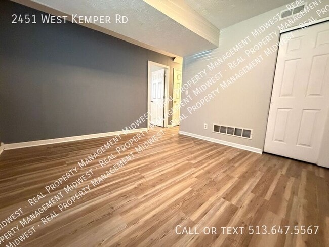 Building Photo - 2451 W Kemper Rd