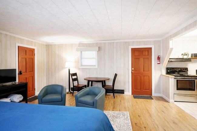 Building Photo - 90 Faulkner Rd