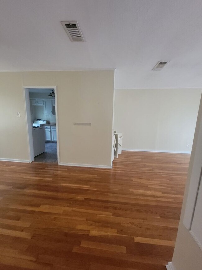 Building Photo - South Highlands 2bed/1bath