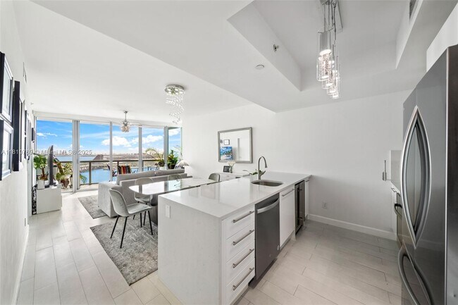 Building Photo - 888 Biscayne Blvd