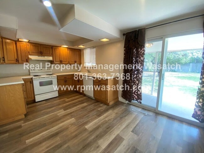 Building Photo - 1605 Manzanita Dr