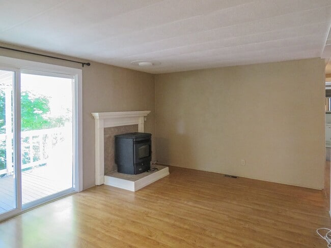 Building Photo - 3 bedroom 2 bath available in Century Meadows Park in Aurora !!