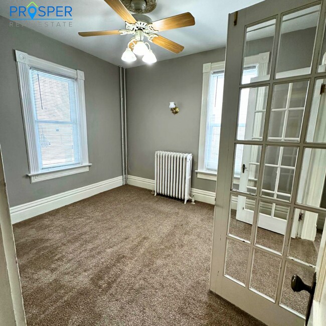 Building Photo - WH1820