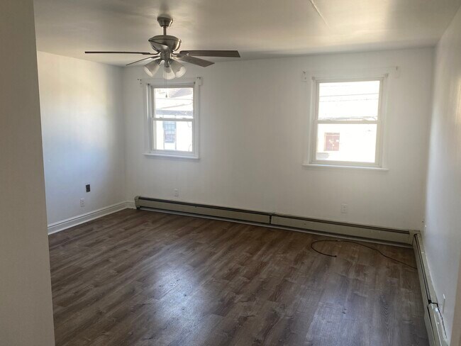 Building Photo - 81 S 11th St