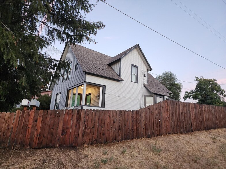 Building Photo - 2502 E Hartson Ave