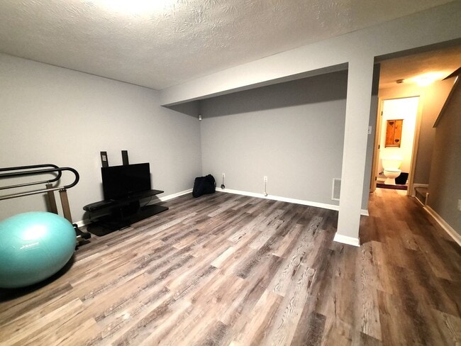 Building Photo - Spacious 3BR/2.5BA End-Unit TH in Windsor Mill + Move-In Special!