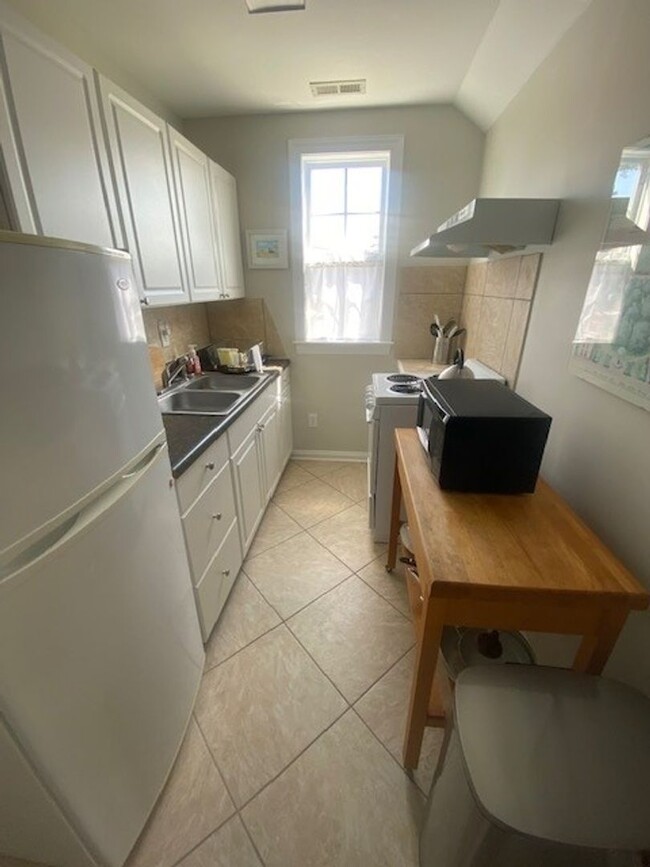 Building Photo - Nicely furnished garage apartment in gated...