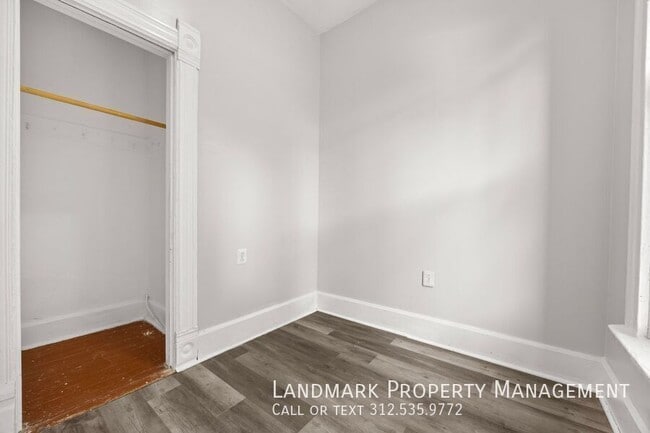 Building Photo - 1124 N Wolcott Ave