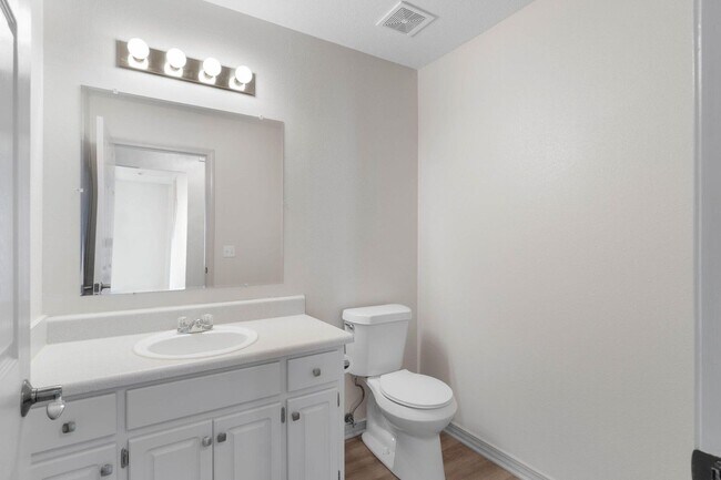 Building Photo - Turn-Key 3 Bed, 2.5 Bath Two-Story Home – ...