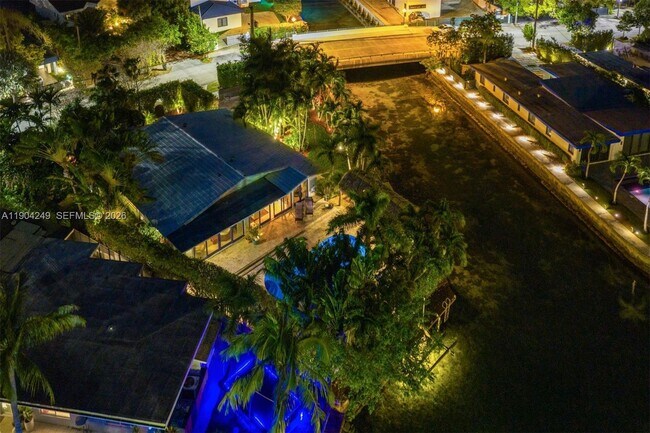 Building Photo - 7975 Biscayne Point Cir