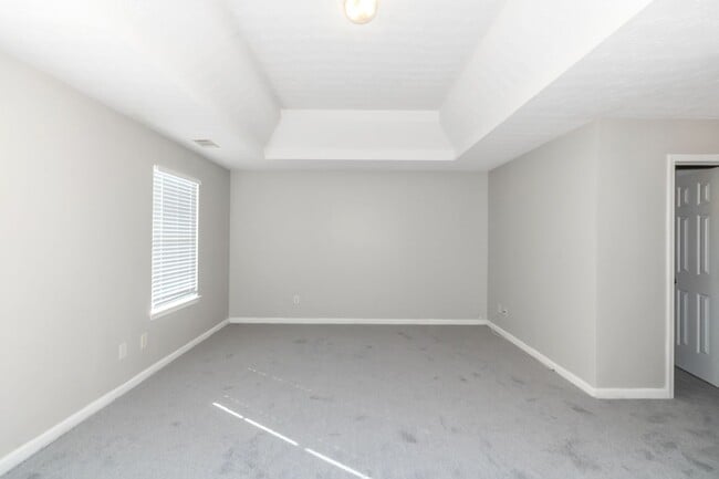 Building Photo - Impressive 4 bed, 2.5 bath Home.
