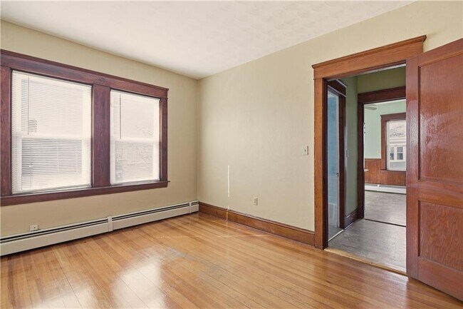 Building Photo - 984 York Ave