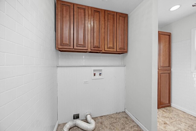 Building Photo - 180 White Mills Glendale Rd W