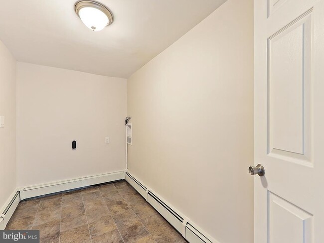 Building Photo - 10 Blue Ridge Dr