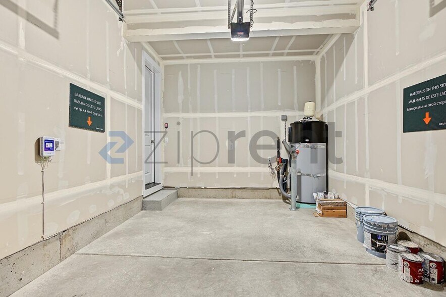 Building Photo - Unit
